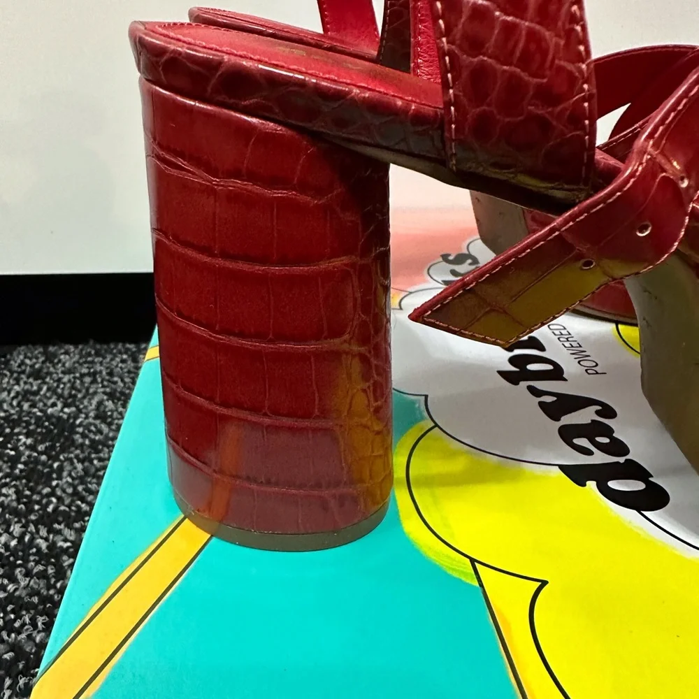 Nina Daybreaks Note Platform sandal in Red NWB size 11 - Picture 6 of 9